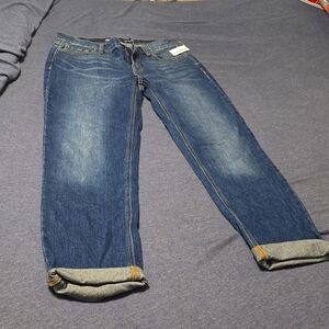 Old Navy Mid Rise WOW Boyfriend size 4 short New with Tags